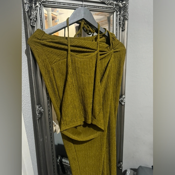 Olive Green Women's Skirt Set - Picture 2 of 3